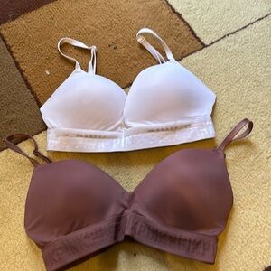 2 pink Victoria’s secret’s bras 1 Victoria secret bra​